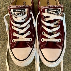 Converse Lowtop Sneakers Size 6 women, size 4 men